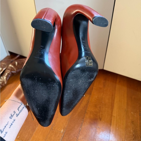 Tory Burch red heels curved with pierced Silver Accent - Picture 4 of 6